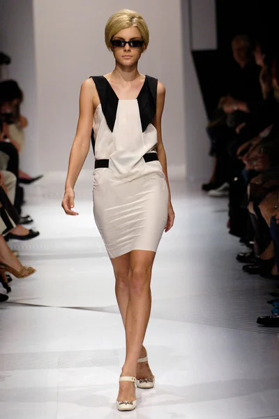 Look 18